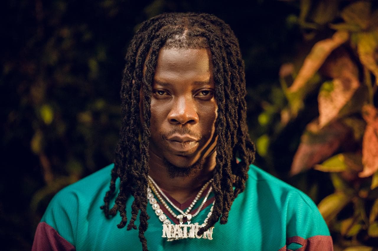 Jiggle &amp; Whine track is dedicated to fighting breast cancer - Stonebwoy