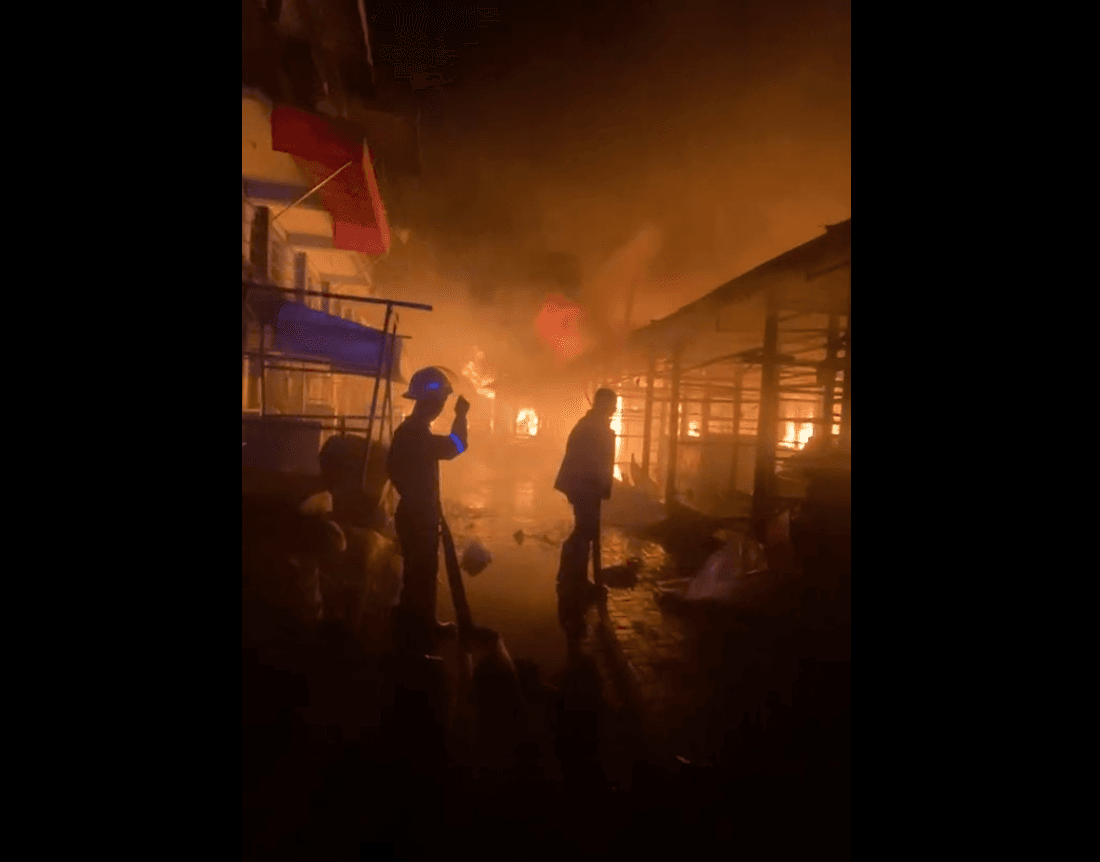 Scenes from Kantamanto Market as firefighters battle inferno