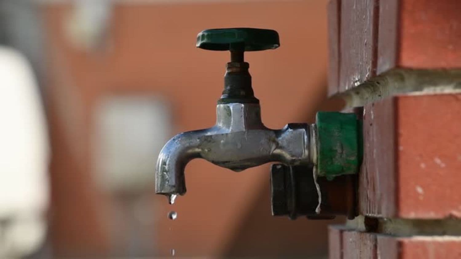 Weija Plant shutdown forces communities in Accra to seek emergency water sources